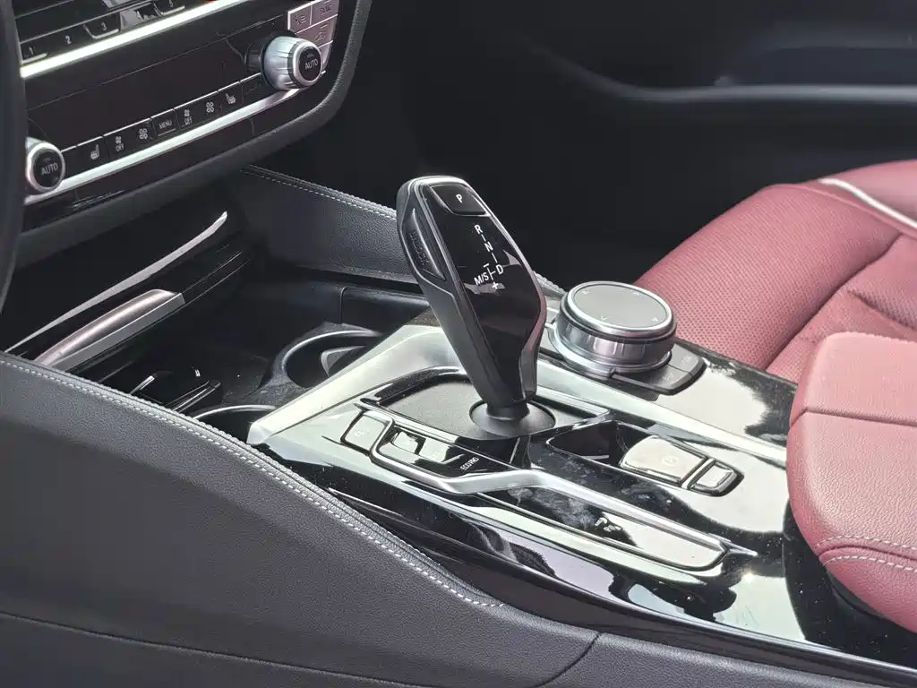 BMW 5 Series 2022 525Li M Sports Package купить на сайте DeffCars