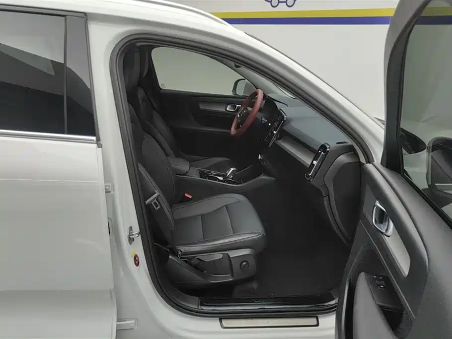 Volvo XC40 2021 T4 four-wheel drive Zhiyuan Deluxe Edition купить на сайте DeffCars