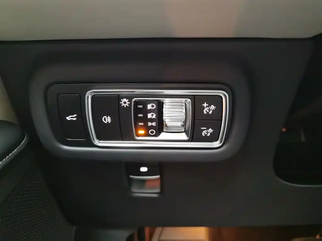 Voyager 2023 2.0T four-wheel drive premium version купить на сайте DeffCars
