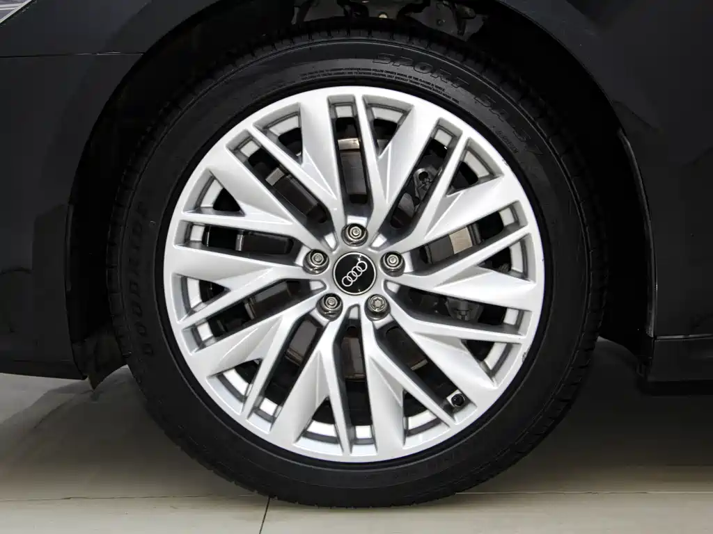 Audi A7L 2024 45TFSI S-line Dream Building Liquid Crystal Package купить на сайте DeffCars