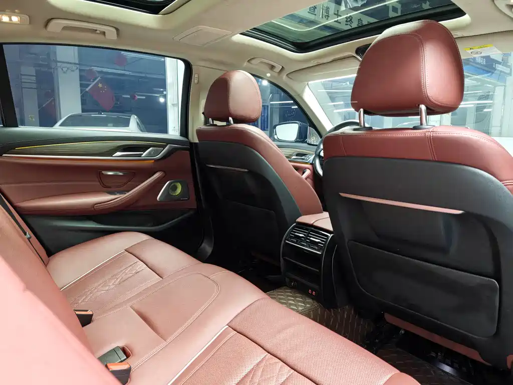 BMW 5 Series 2022 530Li Leading Luxury Package купить на сайте DeffCars