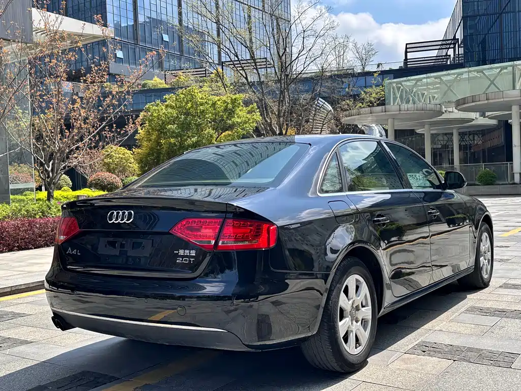 Audi A4L 2011 2.0 TFSI Standard купить на сайте DeffCars