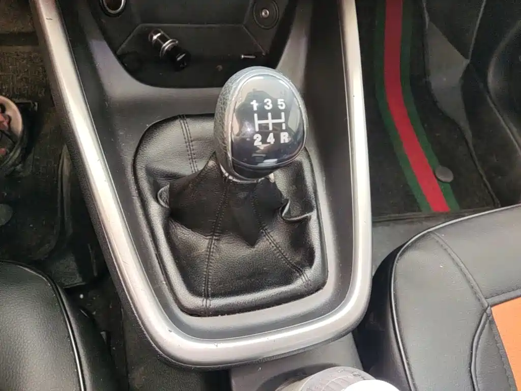 Escort 2015 1.5L manual comfort model купить на сайте DeffCars