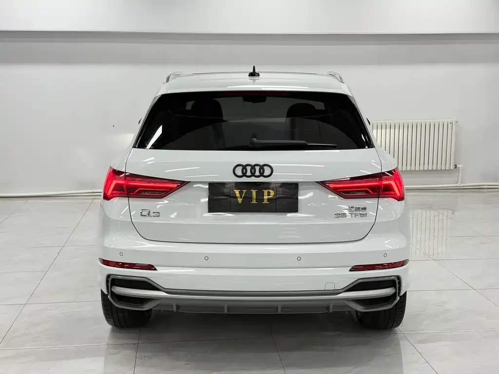 Audi Q3 2022 35 TFSI Fashionable and Dynamic купить на сайте DeffCars