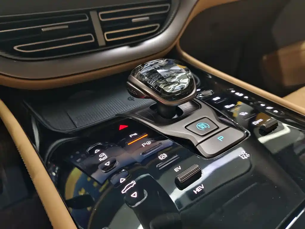 Denza D9 2022 DM-i 970 four-wheel drive flagship model купить на сайте DeffCars