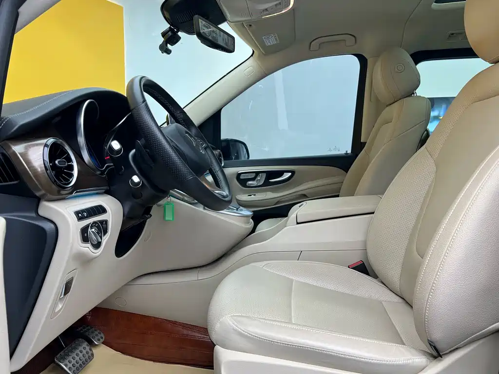 Mercedes-Benz V-Class 2021 V 260 L Long Wheelbase Luxury Edition купить на сайте DeffCars