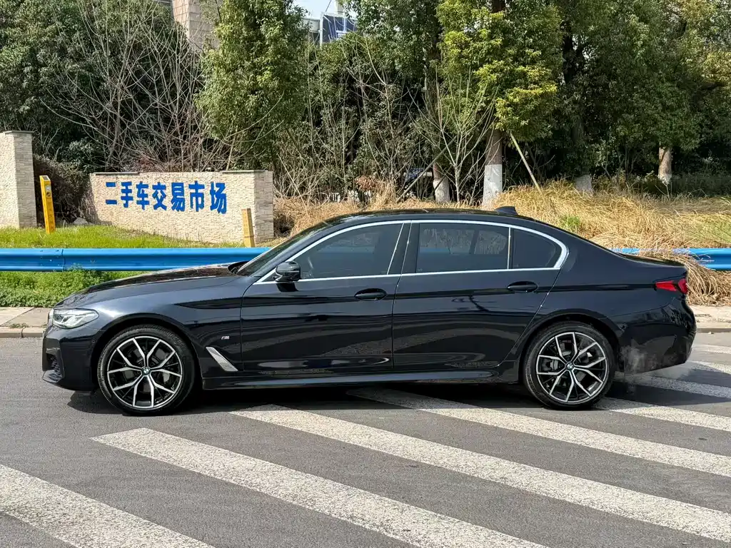 BMW 5 Series 2022 530Li Exclusive M Sports Package купить на сайте DeffCars