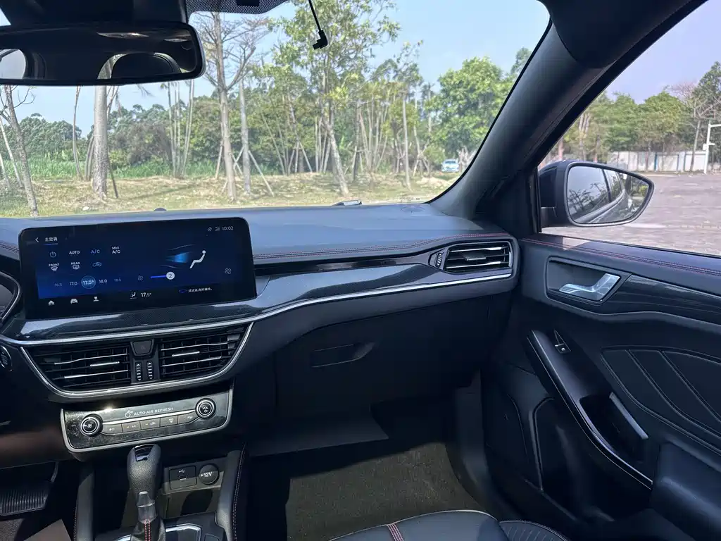 Focus 2022 Hatchback EcoBoost 180 Automatic ST Line купить на сайте DeffCars