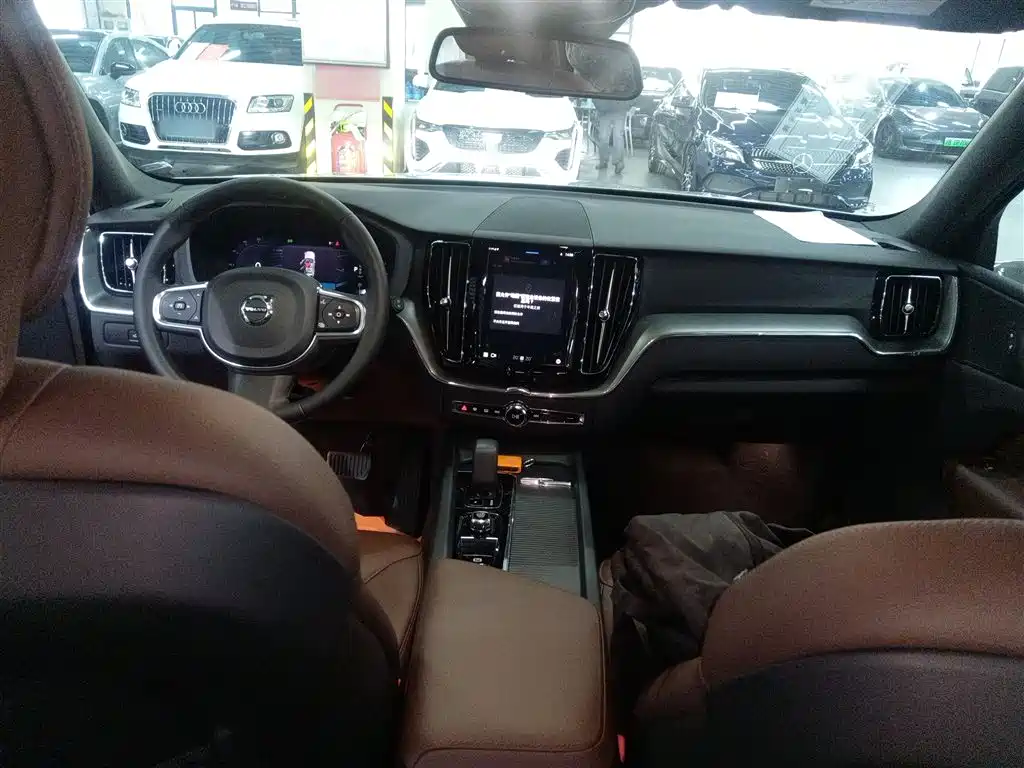 Volvo XC60 2024 B5 four-wheel drive Zhiyi Luxury Edition купить на сайте DeffCars