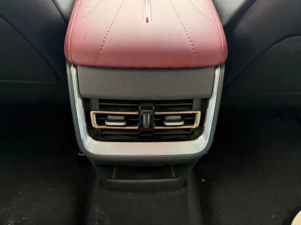 Hongqi H5 2023 1.5T DCT Zhilian Qiyun Edition купить на сайте DeffCars