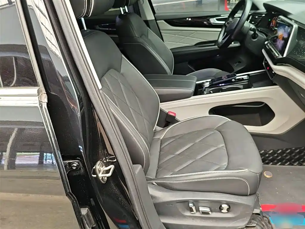 Touron 2023 530 V6 four-wheel drive flagship version купить на сайте DeffCars