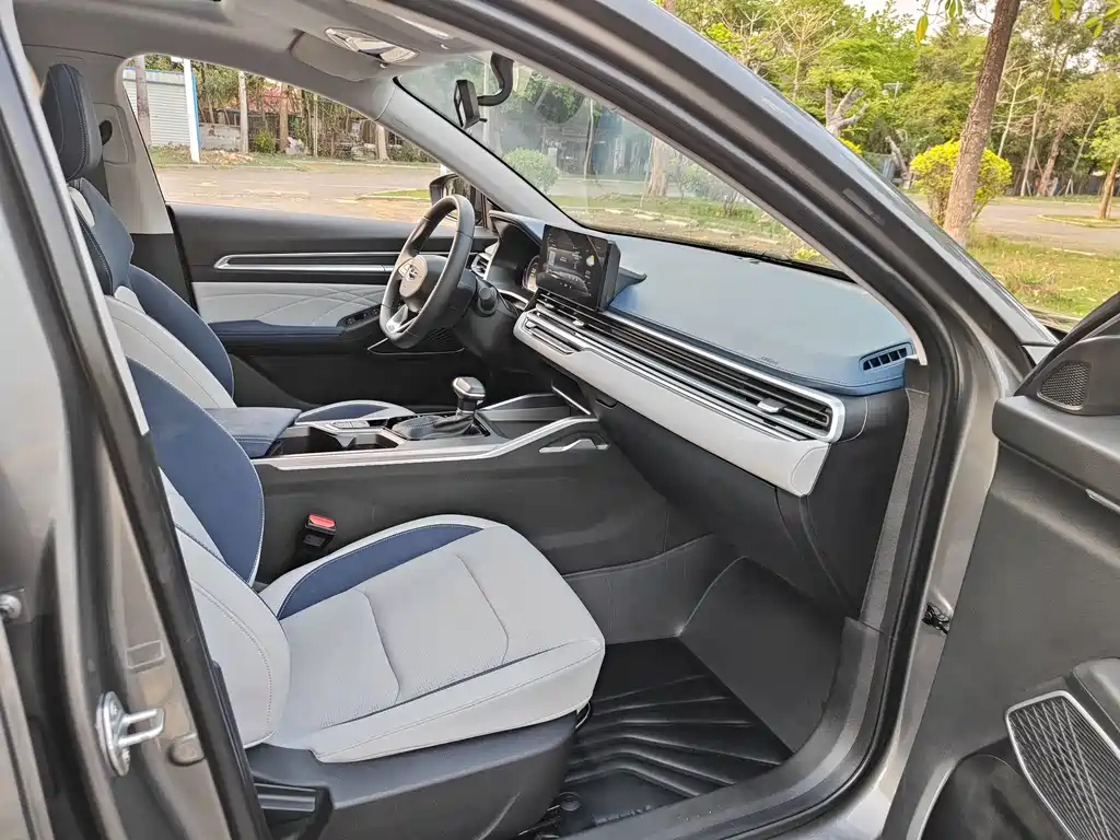 Emgrand 2022 4th generation 1.5L CVT flagship model купить на сайте DeffCars