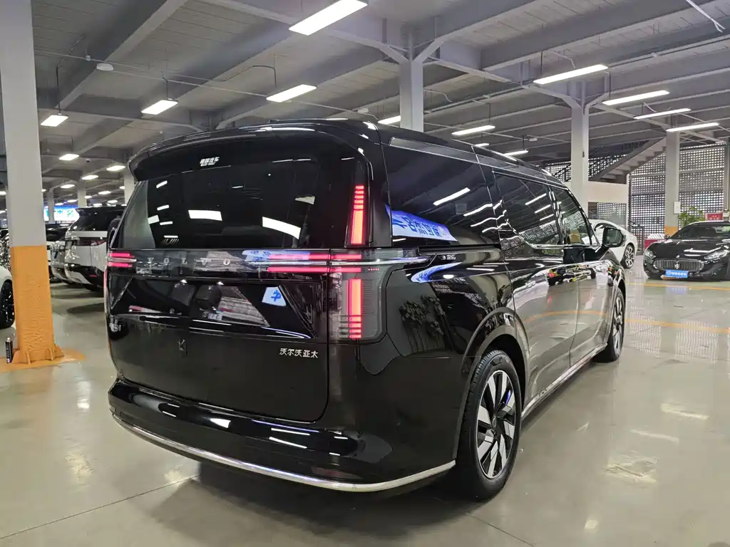 Volvo EM90 2025 Ultra six-seater купить на сайте DeffCars