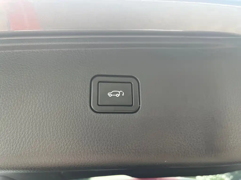 Changan CS95 2023 2.0T two-wheel drive luxury model PLUS купить на сайте DeffCars