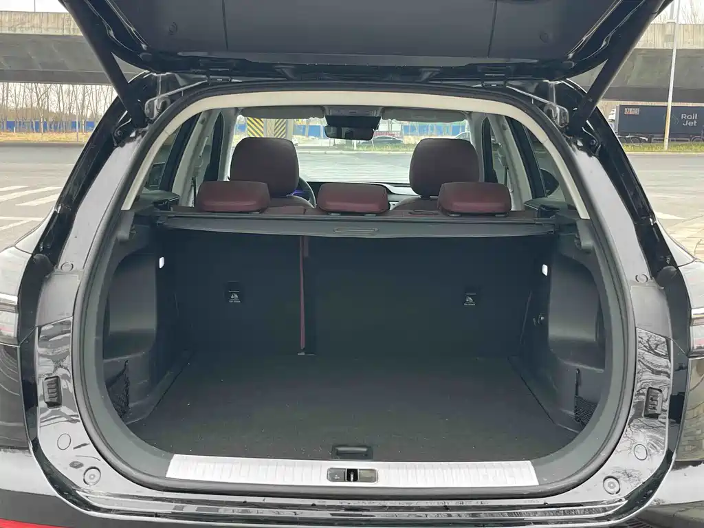 Hongqi HS5 2023 2.0T Qixiang Pro version купить на сайте DeffCars