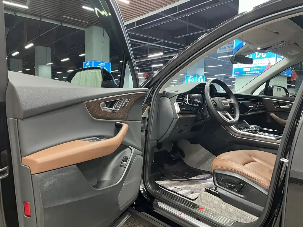 Audi Q7 2020 55 TFSI quattro S line sports купить на сайте DeffCars