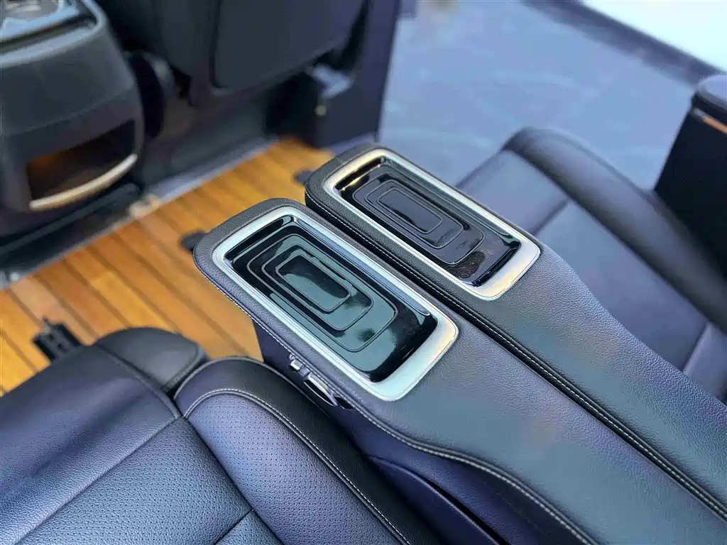 Mercedes-Benz V-Class 2021 V 260 L Long Wheelbase Luxury Edition купить на сайте DeffCars