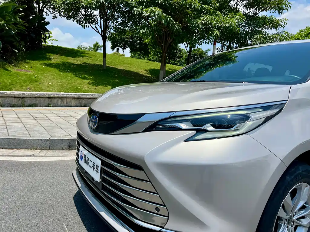 SIENNA 2021 2.5L Hybrid Extreme Edition купить на сайте DeffCars