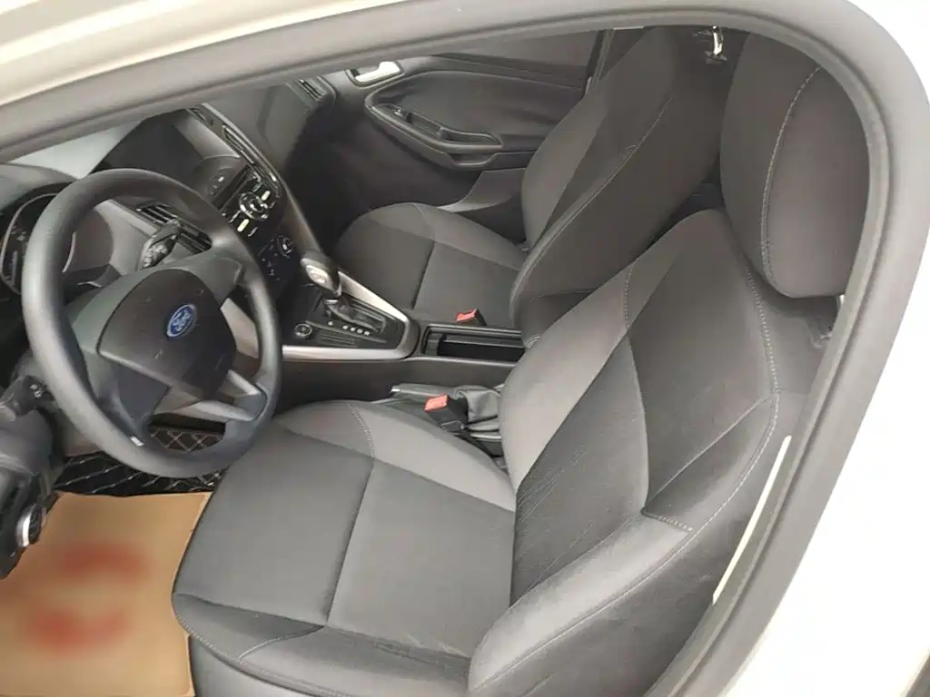 Focus 2017 hatchback 1.6L automatic comfort smart mobility version купить на сайте DeffCars