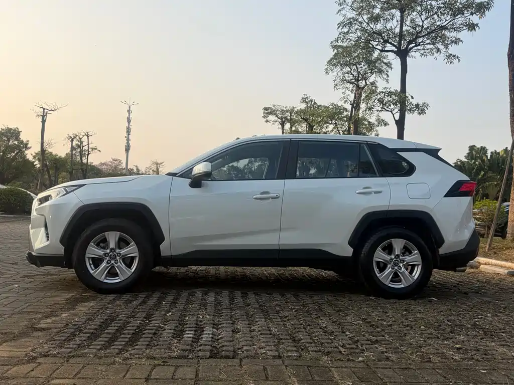 RAV4 Rongfang 2021 2.0L CVT two-wheel drive fashion version купить на сайте DeffCars