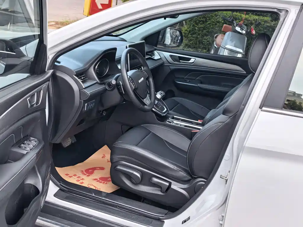 Haval M6 2021 PLUS 1.5T DCT luxury smart connected model купить на сайте DeffCars