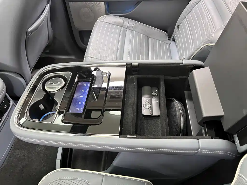 Navigator 2022 3.5T Long Axis Presidential Edition купить на сайте DeffCars