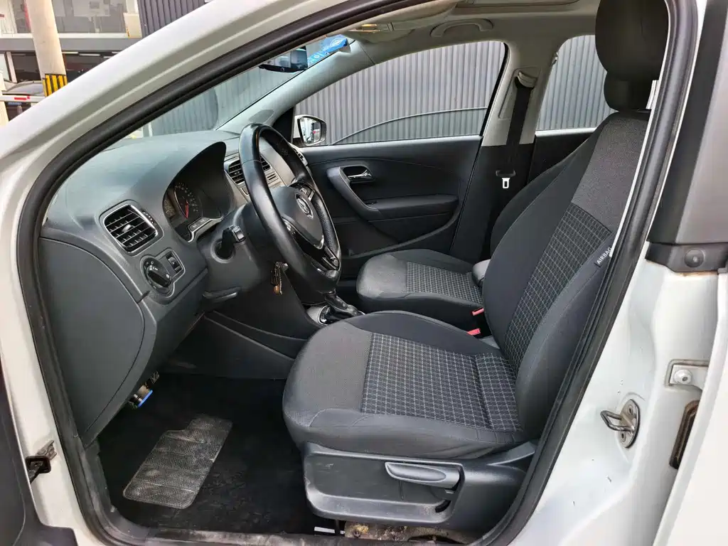 Polo 2016 1.6L automatic comfort model купить на сайте DeffCars