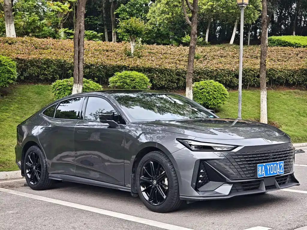 Changan UNI-V 2023 1.5T premium model купить на сайте DeffCars