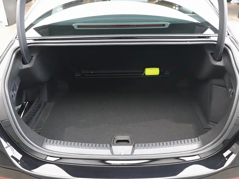Mercedes-Benz E-Class 2026 E 300 L Luxury Model купить на сайте DeffCars