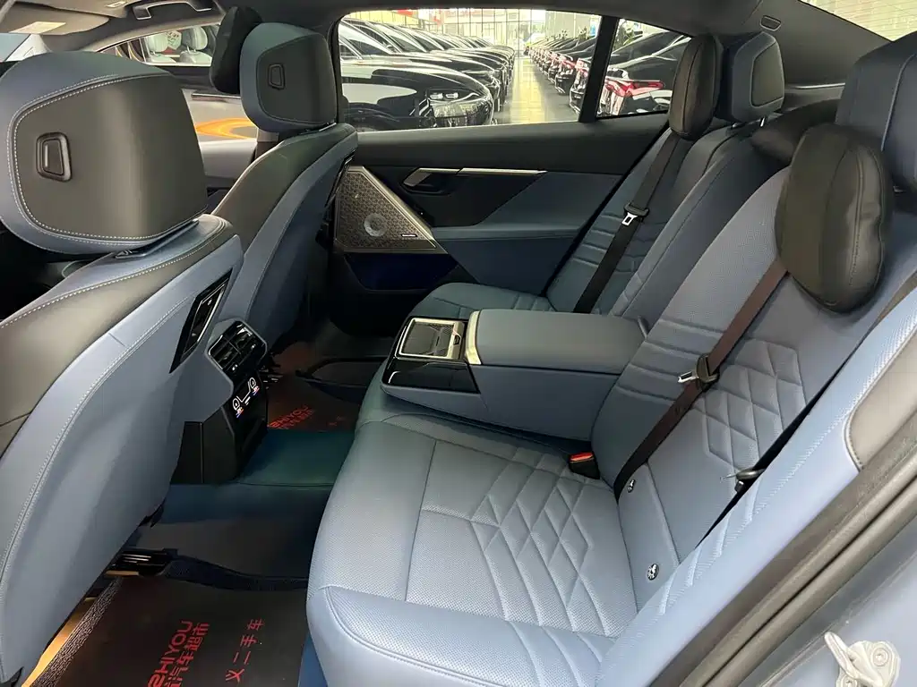 BMW 5 Series 2024 530Li Exclusive M Sports Package купить на сайте DeffCars