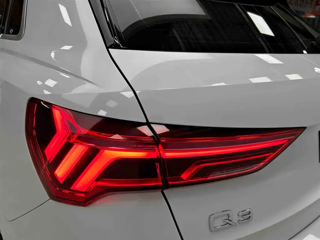 Audi Q3 2022 35 TFSI Fashionable and Dynamic купить на сайте DeffCars