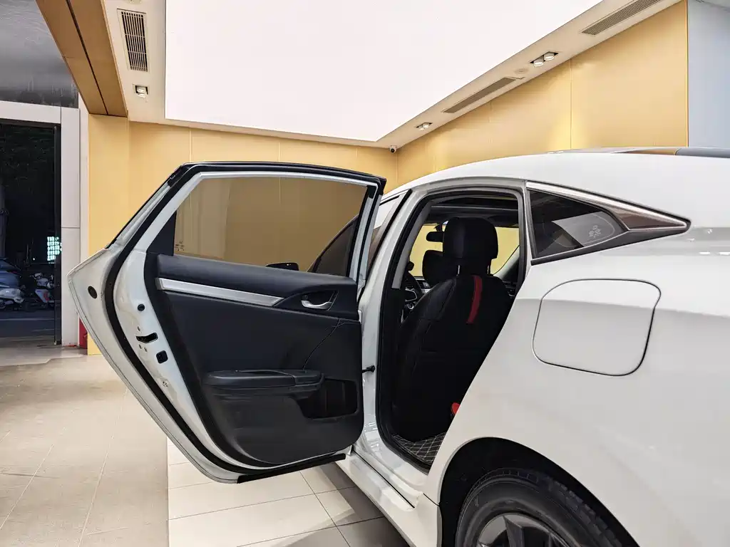 Civic 2019 220TURBO CVT Dynamic Edition National V купить на сайте DeffCars