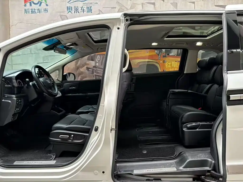 Alison 2022 2.0L e:HEV Deluxe Edition купить на сайте DeffCars