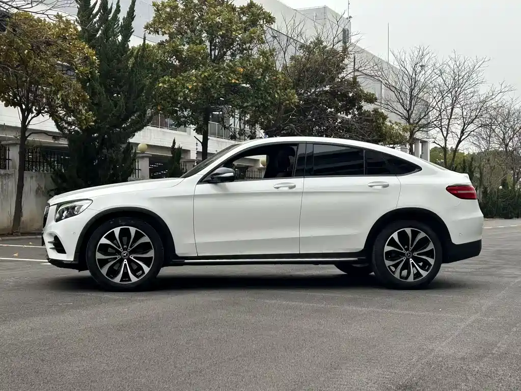 Mercedes-Benz GLC Coupe 2017 GLC 300 4MATIC Coupe SUV купить на сайте DeffCars