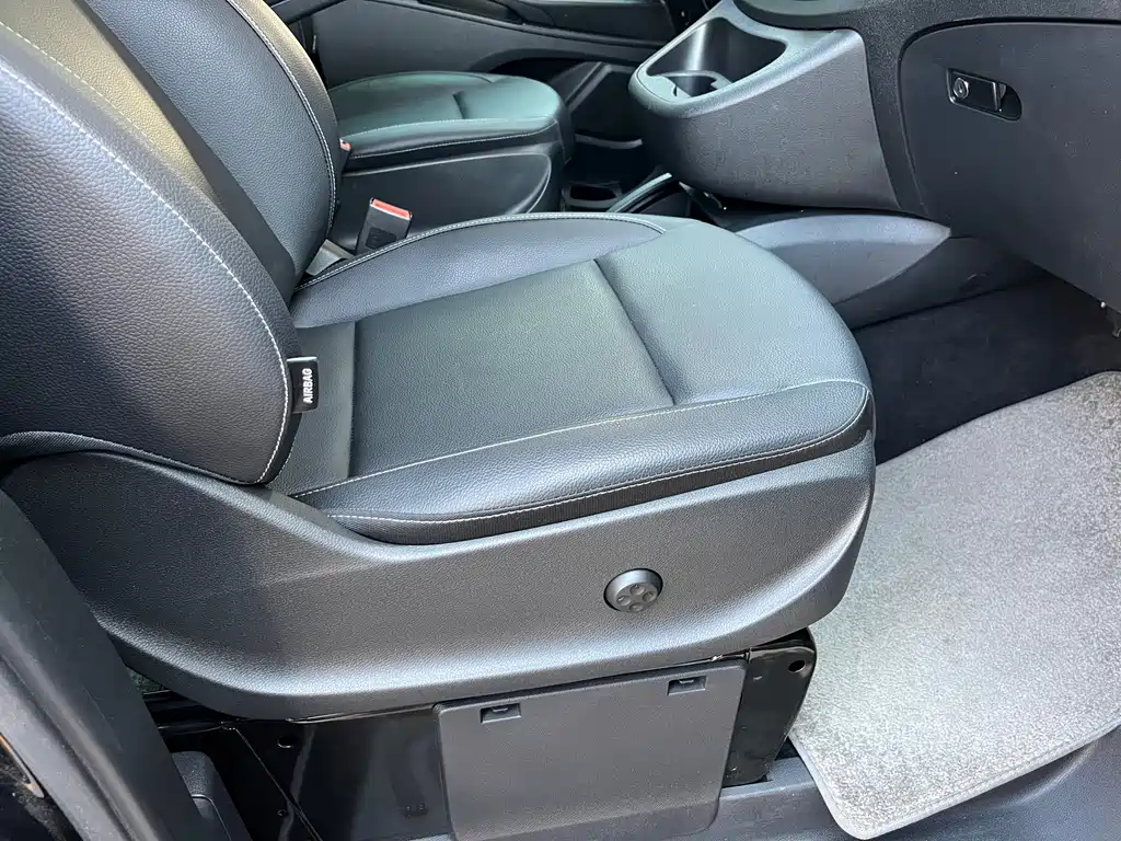 Vito 2024 2.0T Business Edition 7 seats купить на сайте DeffCars