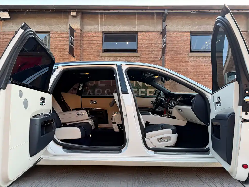 Ghost 2018 6.6T long wheelbase version купить на сайте DeffCars