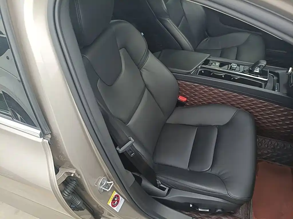 Volvo S60 2023 B4 Zhiyi Luxury Edition купить на сайте DeffCars