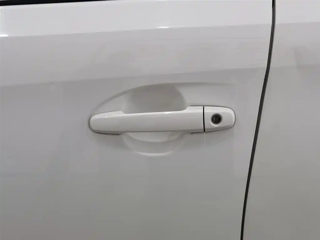 YARiS L 2016 model facelift 1.5G CVT sunroof version купить на сайте DeffCars