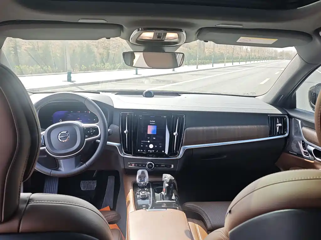Volvo S90 plug-in hybrid 2024 plug-in hybrid four-wheel drive long range Zhiya luxury version купить на сайте DeffCars