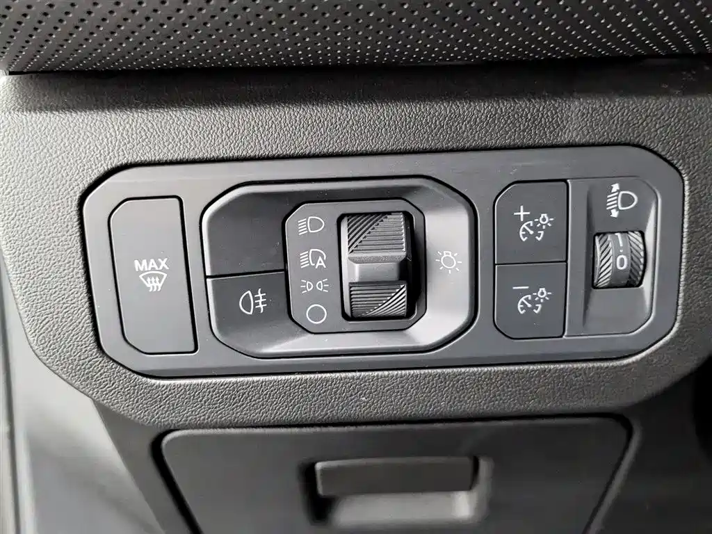 Mondeo 2025 2.0T EcoBoost Luxury купить на сайте DeffCars