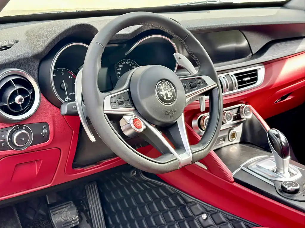 Stelvio 2017 2.0T 280HP Deluxe Edition купить на сайте DeffCars
