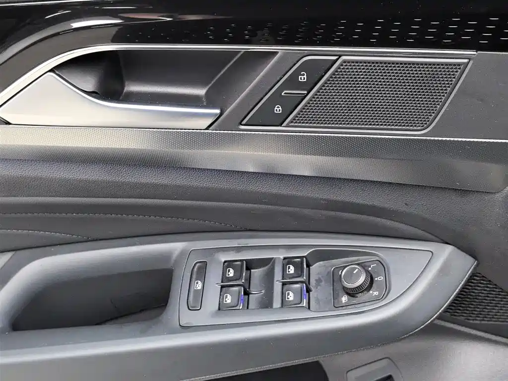 Passat 2024 380TSI Deluxe Edition купить на сайте DeffCars