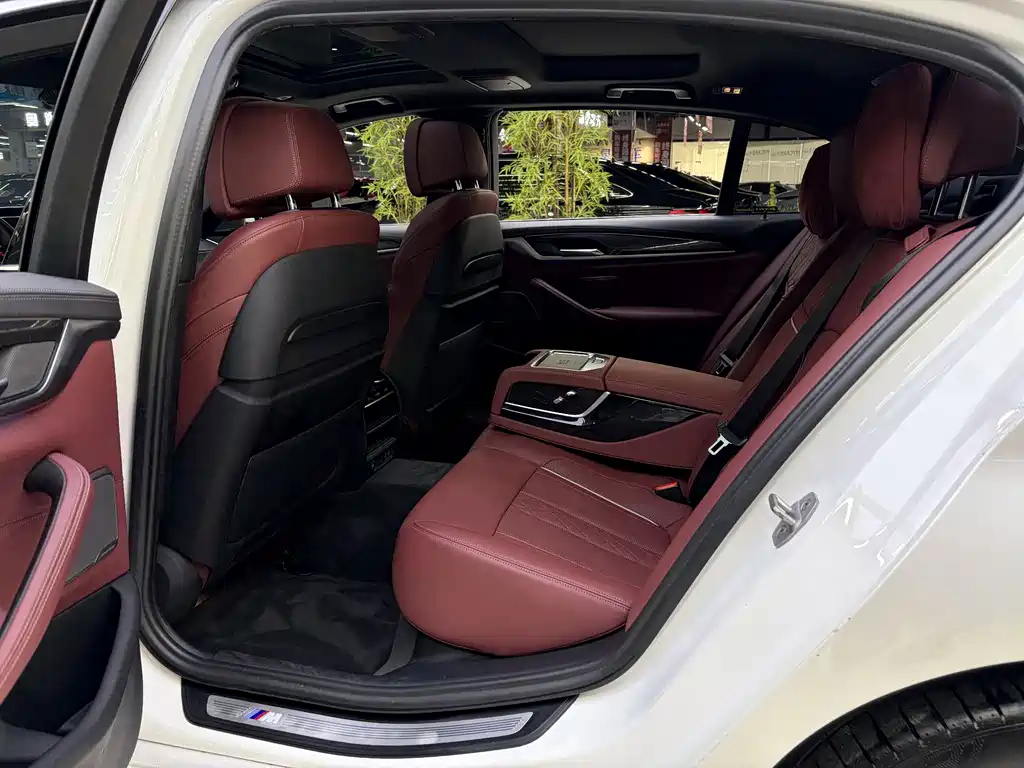 BMW 5 Series New Energy 2022 Model 2 535Le Pioneer Edition M Sports Package купить на сайте DeffCars