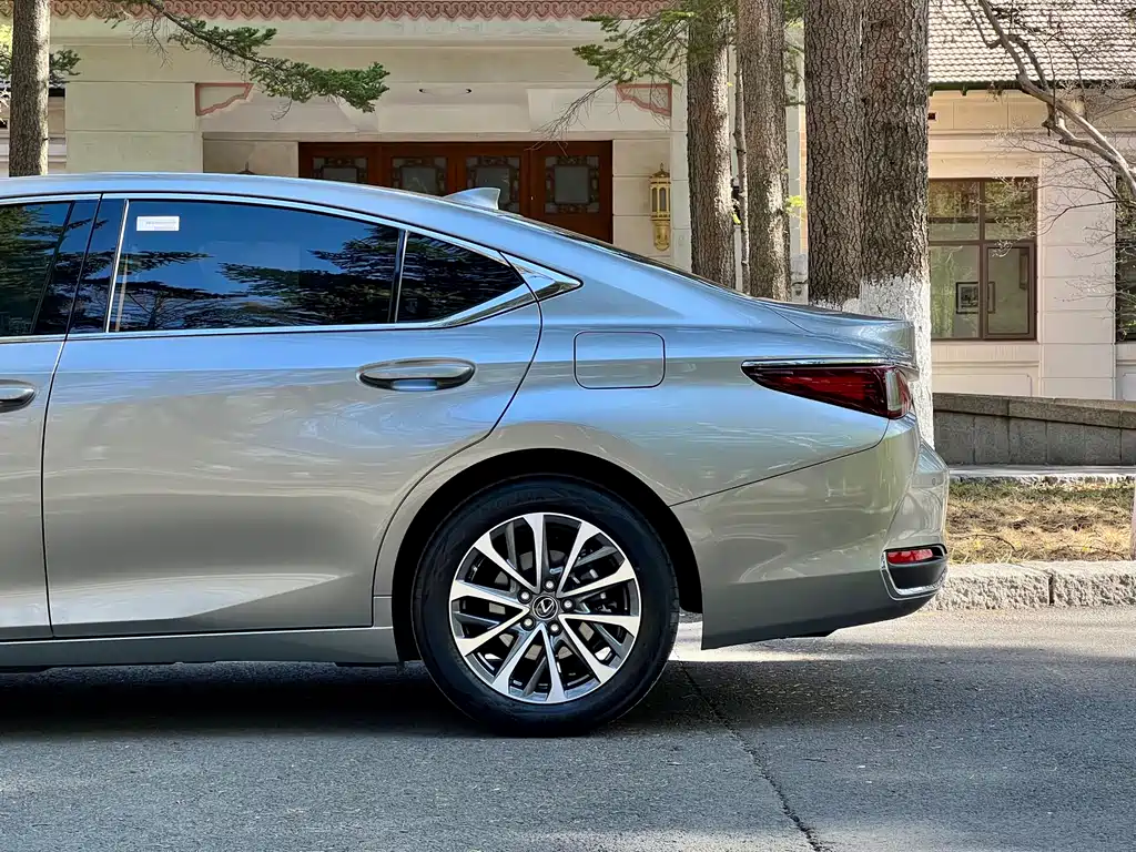 Lexus ES 2024 200 Premium Edition купить на сайте DeffCars
