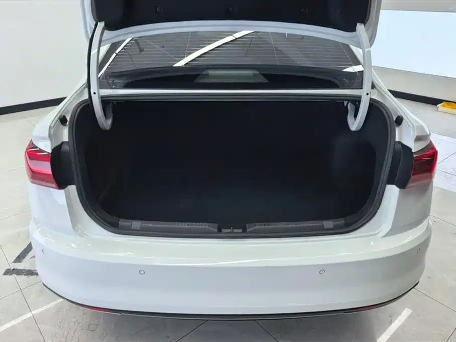 Bora 2020 1.5L automatic comfort model купить на сайте DeffCars