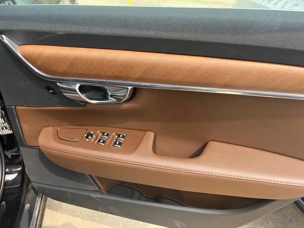 Volvo S90 2025 B5 Zhiyi Luxury Edition купить на сайте DeffCars