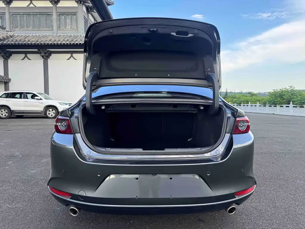 Mazda Axela 2021 2.0L Automatic Dazzling Edition купить на сайте DeffCars