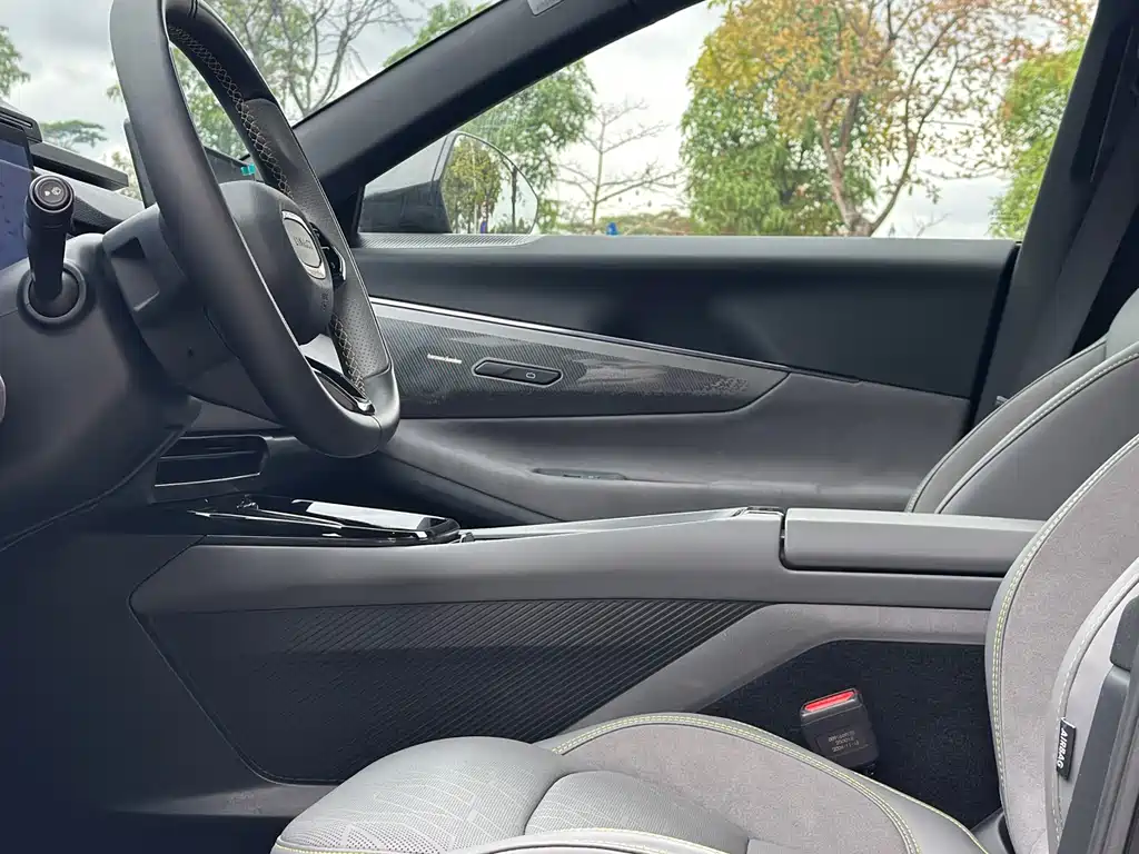 Lynk & Co 08 EM-P 2025 model 120km long battery life Pro купить на сайте DeffCars