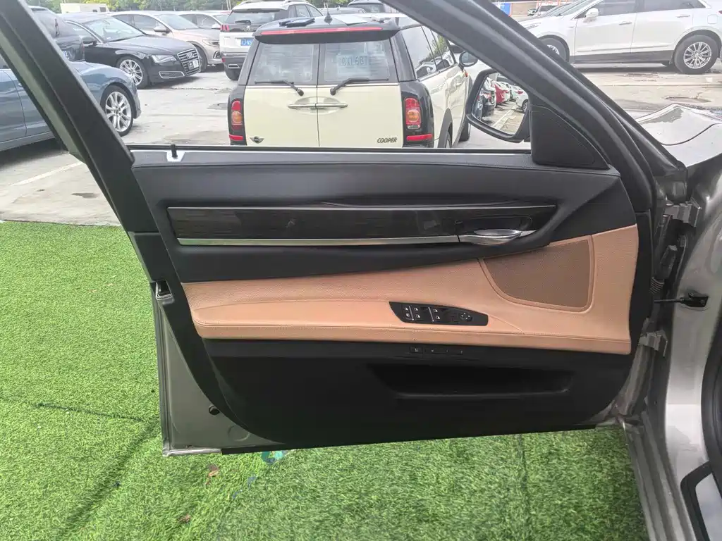 BMW 7 Series 2013 730Li Luxury купить на сайте DeffCars