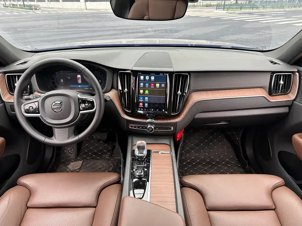 Volvo XC60 2025 B5 four-wheel drive Zhiyuan luxury version купить на сайте DeffCars